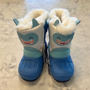 Brand new with tags never worn toddler snow boots